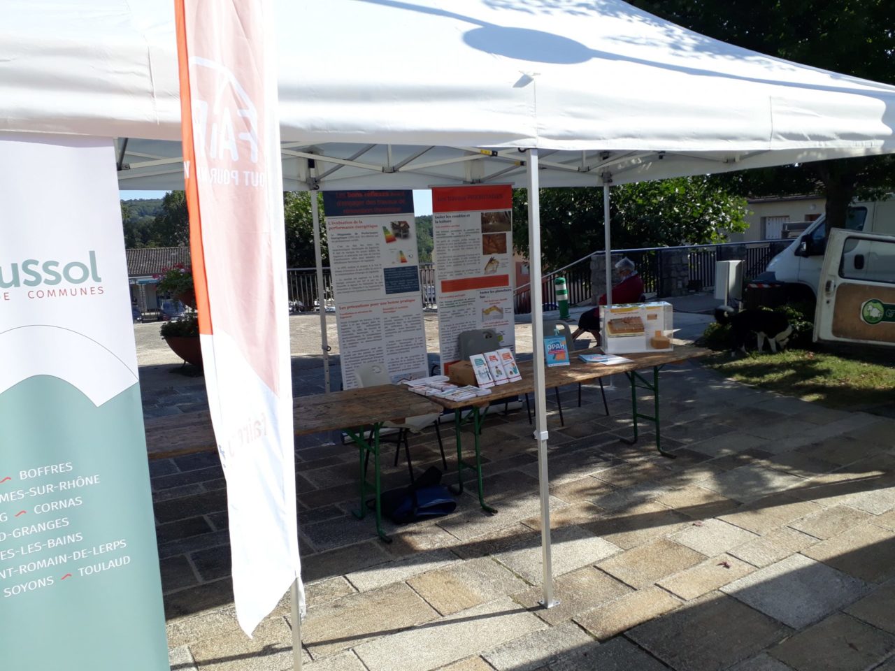 Stand sur un marché de la CCRC